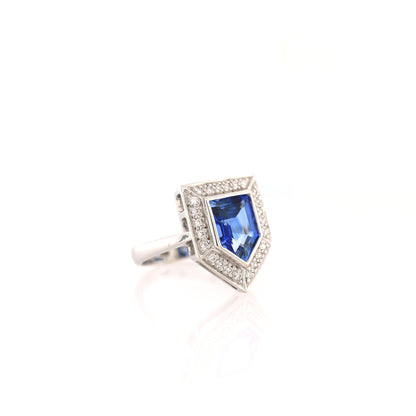 Blue sapphire and diamond stud ring in 18K white gold