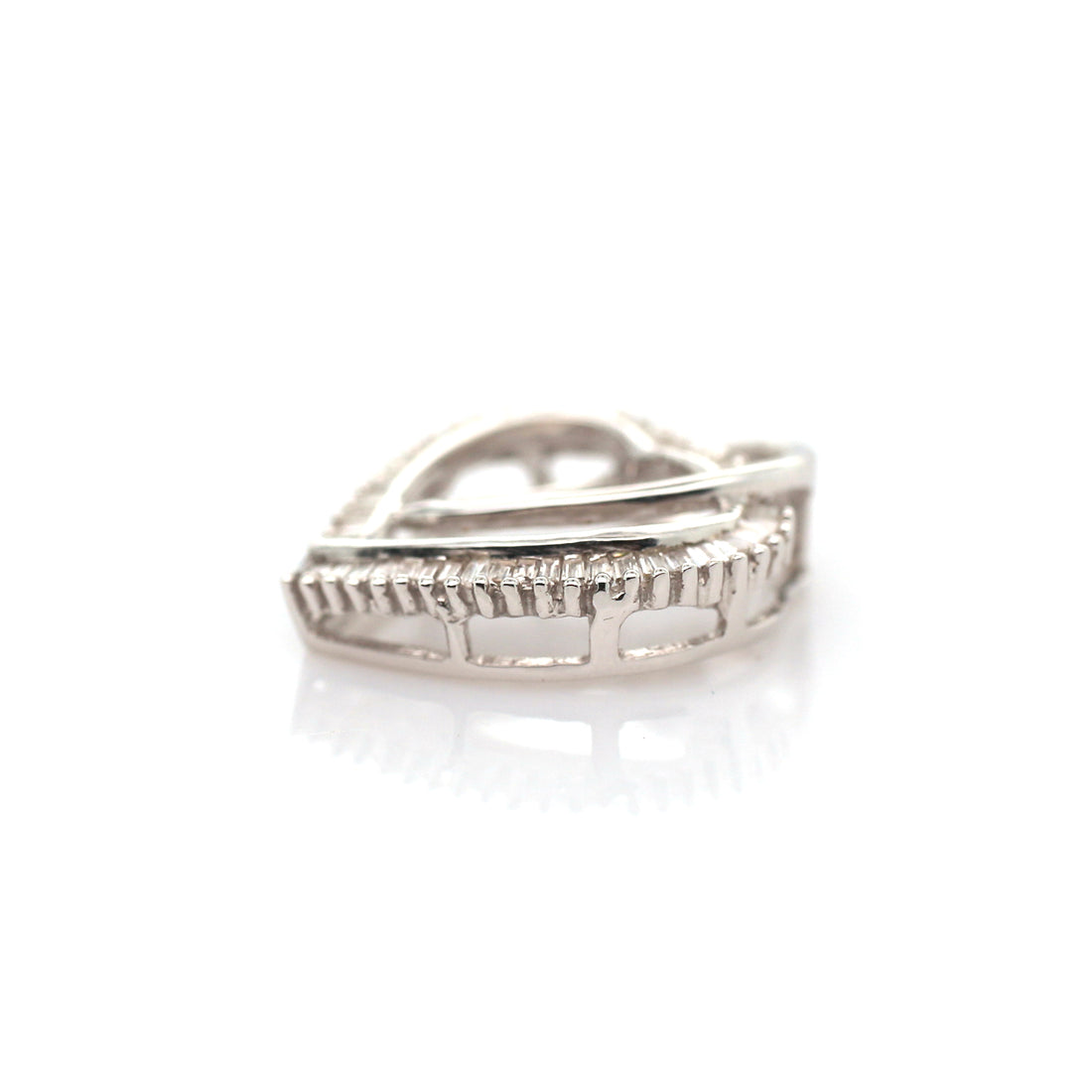 diamond pendant in 18K white gold