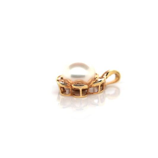 pearl pendant in 18K yellow gold