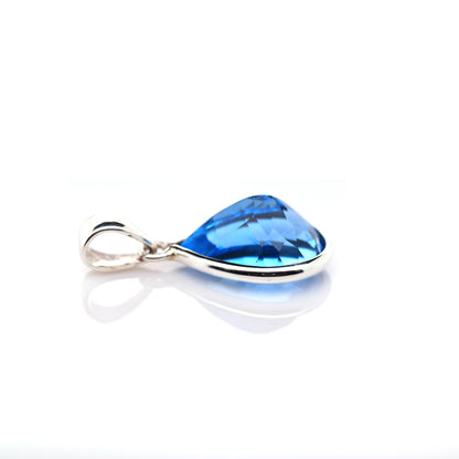 blue topaz pendant in 18K white gold