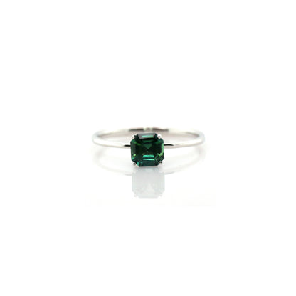 Teal sapphire and diamond ring in 18K white gold