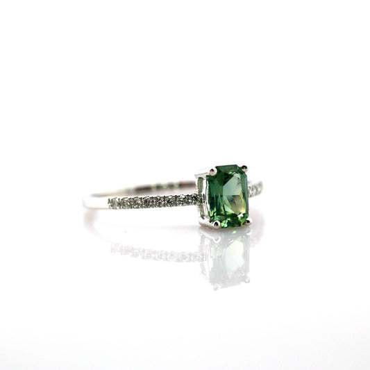 Teal sapphire and diamond ring in 18K white gold