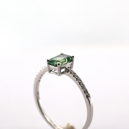Teal sapphire and diamond ring in 18K white gold