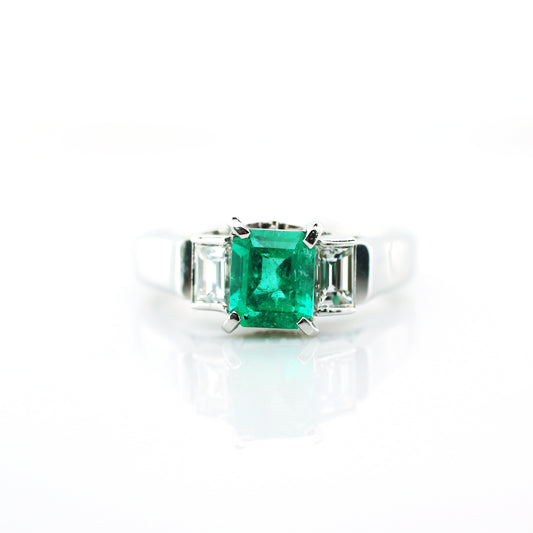 Emerald & Diamond Ring Platinum  8.758 gm
