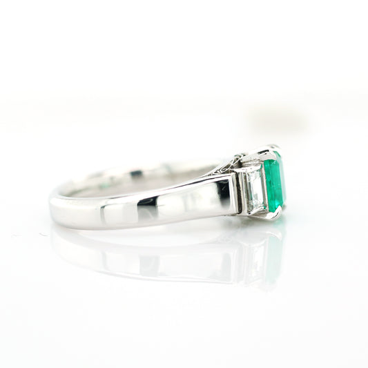 diamond and emerald ring in 950 platinum