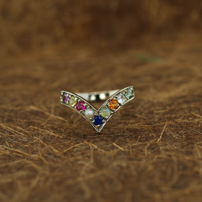 Nawarathna gemstones ring in 18K white gold