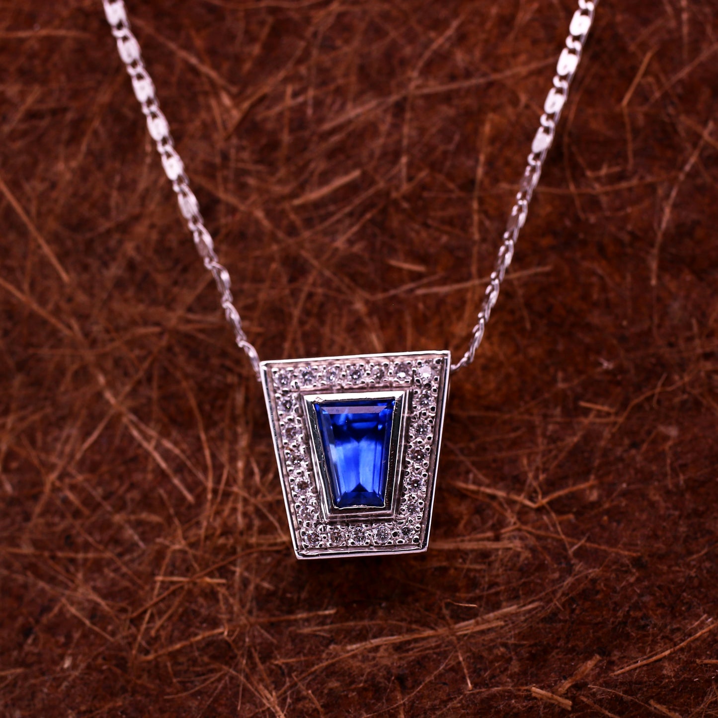 Beautiful and Almost Flawless Vivid Blue Sapphire has been Elegantly set with Natural Diamonds to create this 18kt White Gold Pendant.