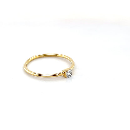 diamond ring in 18K yellow gold