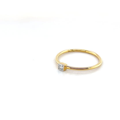 diamond ring in 18K yellow gold