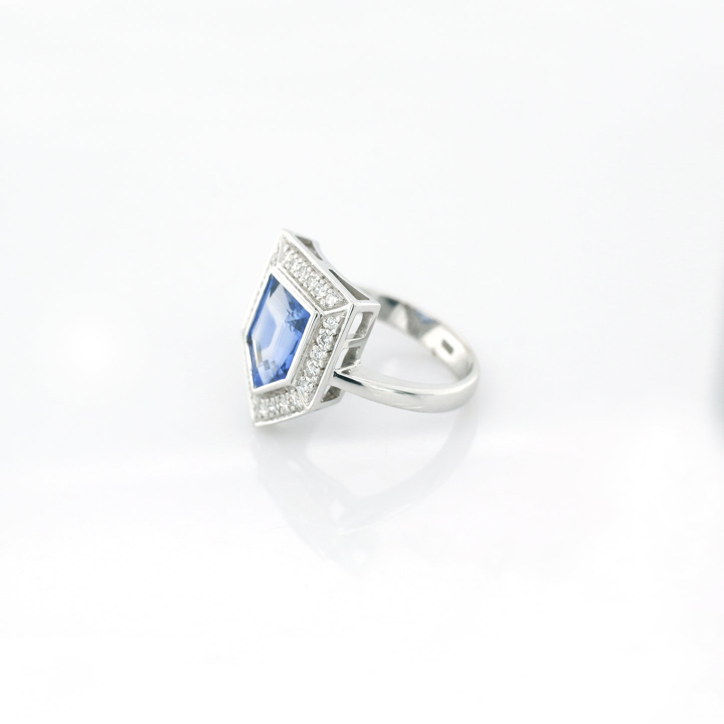 Blue Sapphire & Diamond Ring - 18K White Gold  5.30gm