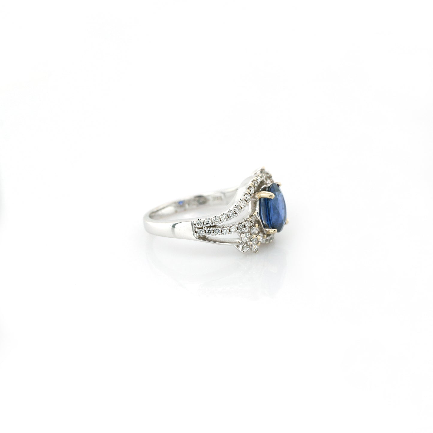 Blue Sapphire & Diamond Ring - 18K White Gold  4.54gm