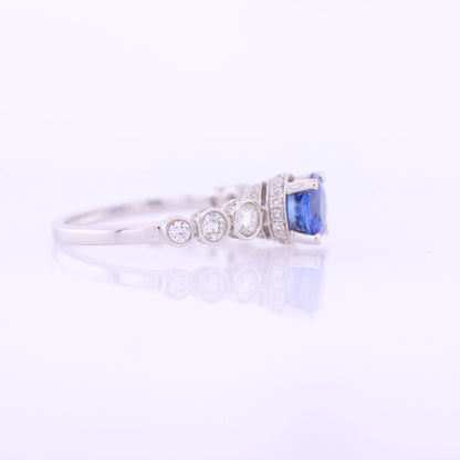 Blue sapphire and diamond ring in 18K white gold