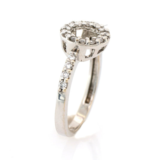 diamond ring in white gold