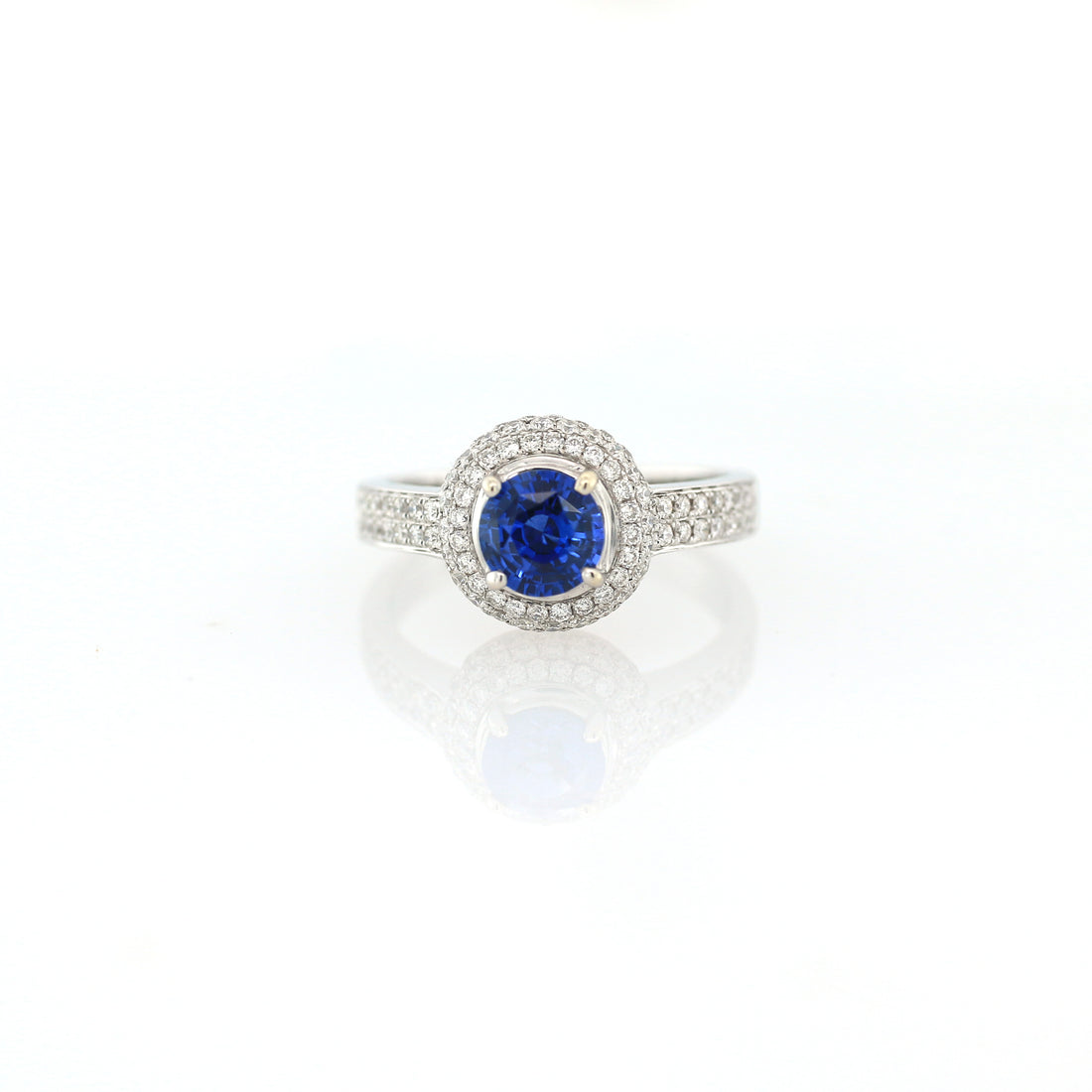 Blue sapphire and diamond ring in 18K white gold