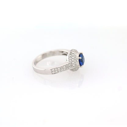 Blue sapphire and diamond ring in 18K white gold