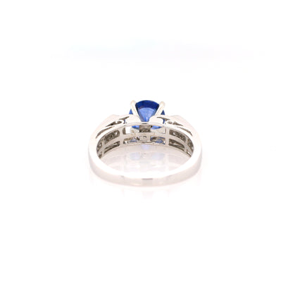 Blue sapphire and diamond ring in 18K white gold