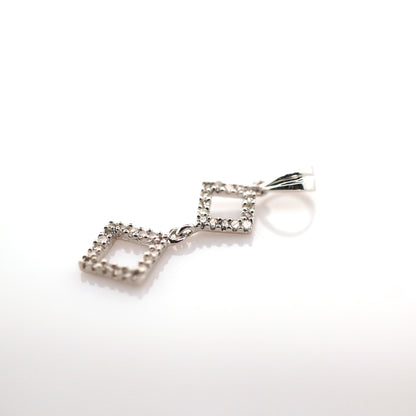 diamond pendant in 18K white gold