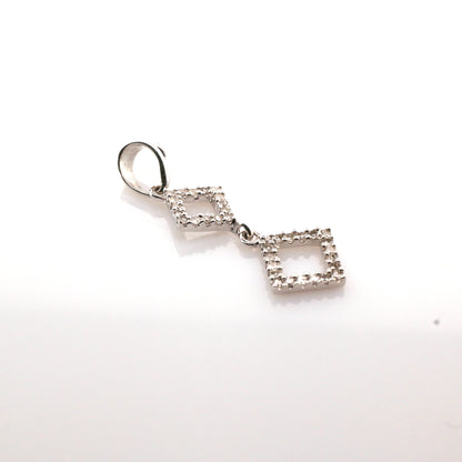 diamond pendant in 18K white gold