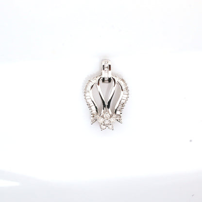 diamond pendant in 18K white gold