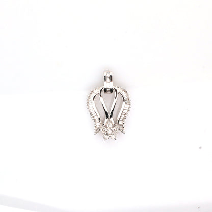 diamond pendant in 18K white gold
