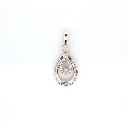 diamond pendant in 18K white gold