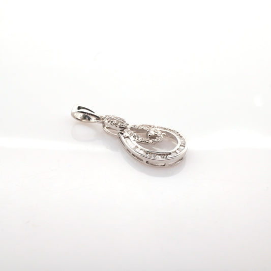 diamond pendant in 18K white gold