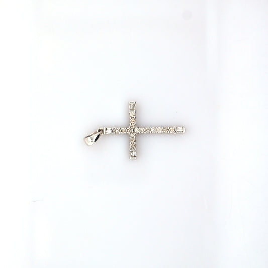 diamond pendant in 18K white gold