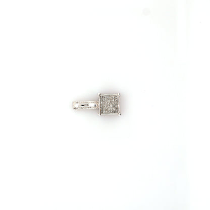 diamond pendant in 14K white gold