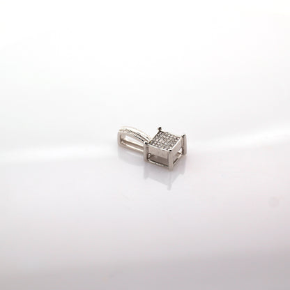 diamond pendant in 14K white gold