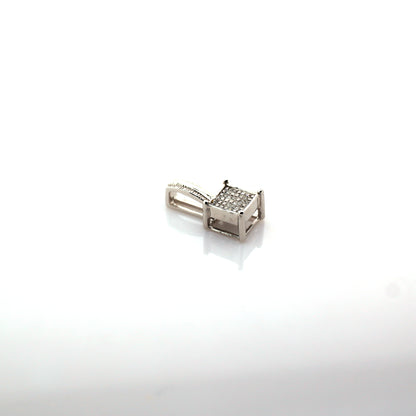 diamond pendant in 14K white gold
