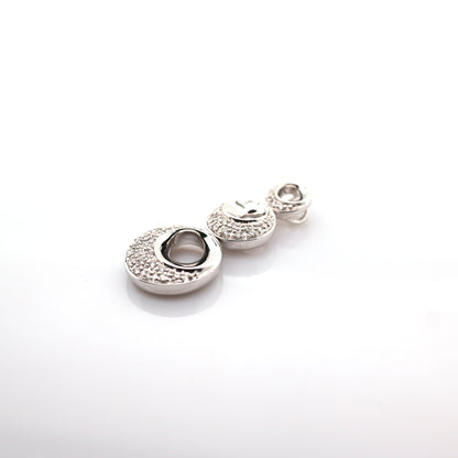 diamond pendant in 18K white gold