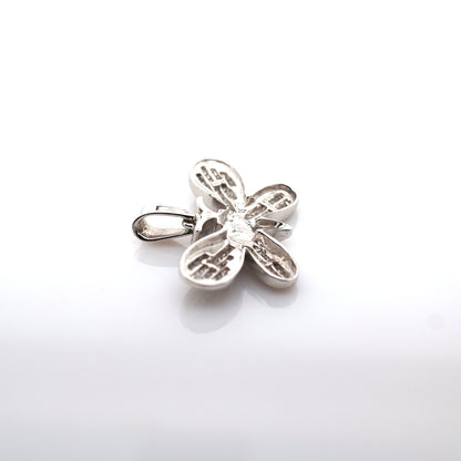 diamond pendant in 18K white gold