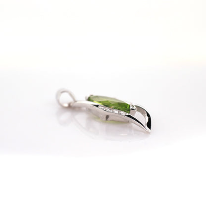 peridot pendant in silver