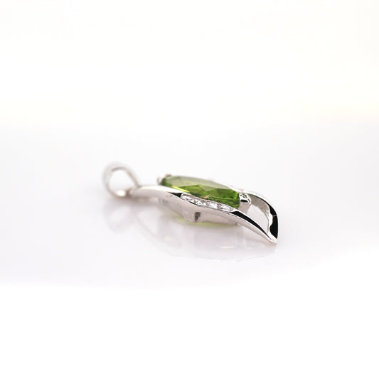 peridot pendant in silver