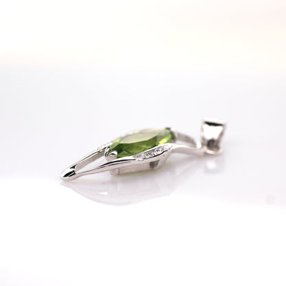peridot pendant in silver