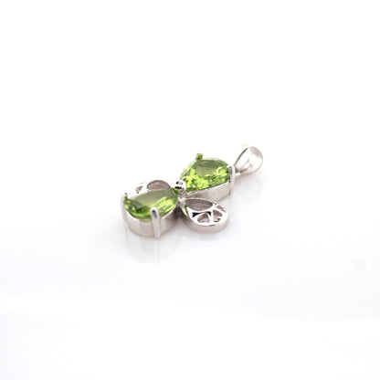 peridot pendant in silver