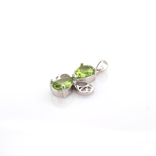 peridot pendant in silver