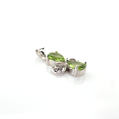 peridot pendant in silver
