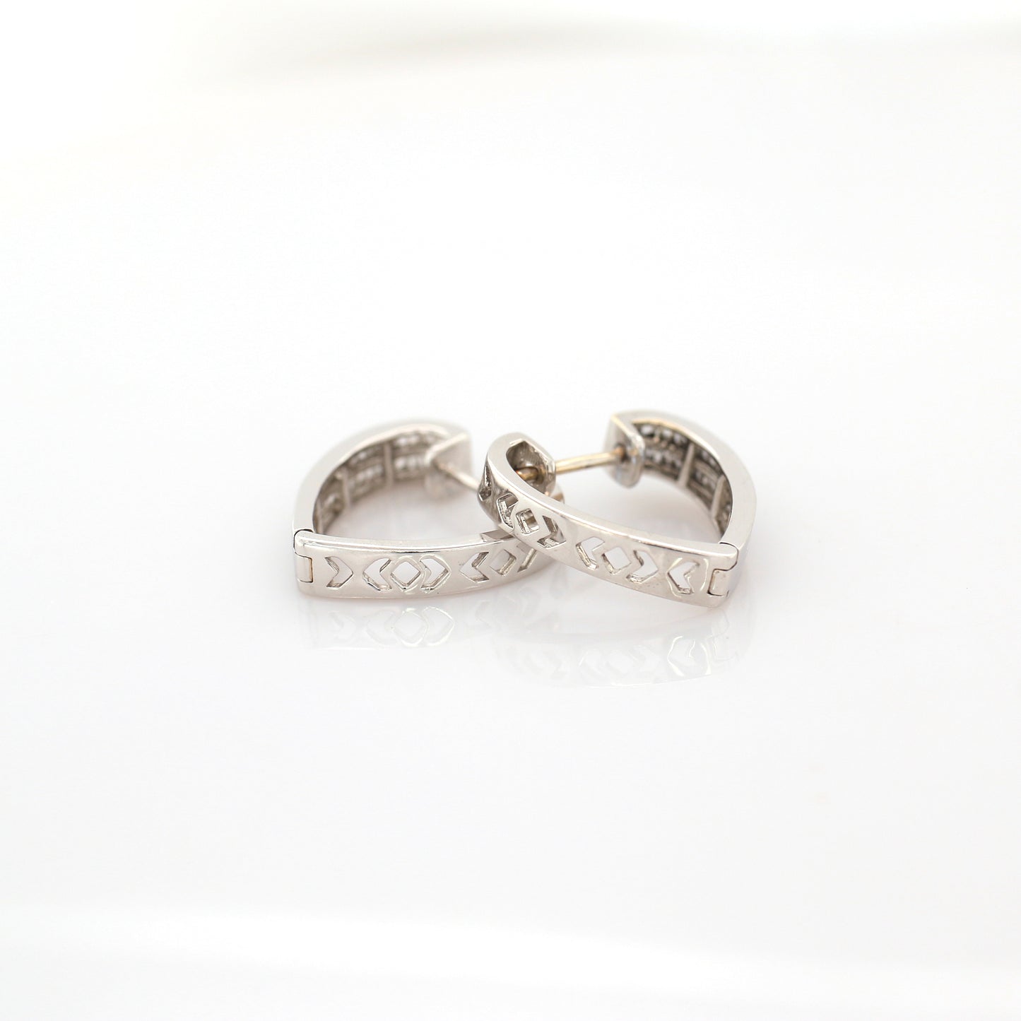 Diamond Earring - 18k White Gold 3.45g