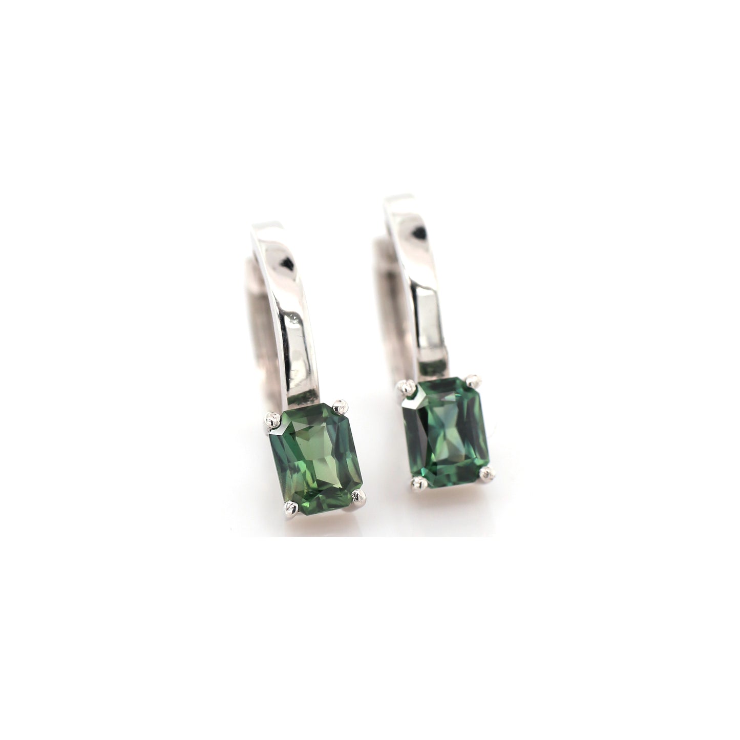 Natural Teal Sapphire Earring 18k White Gold 3.950 gm